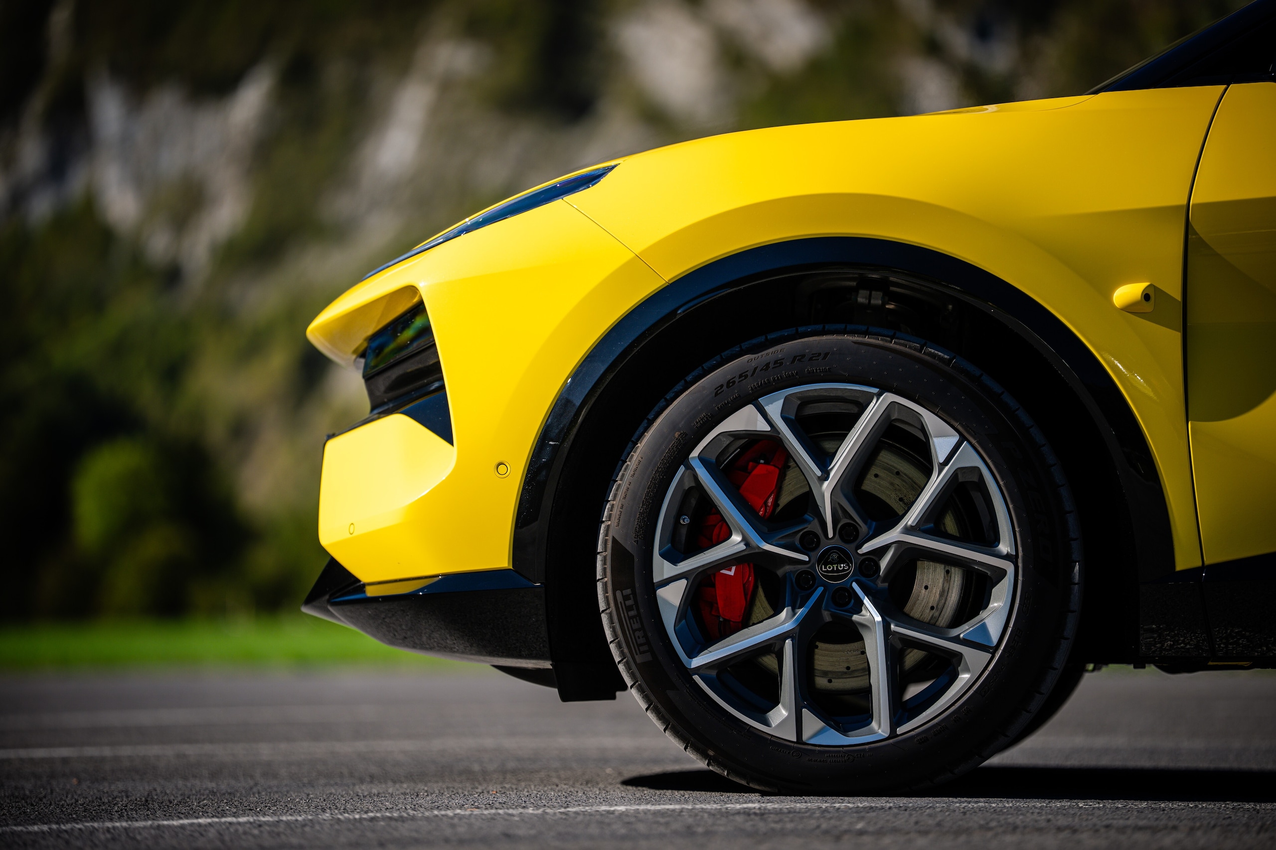 Lotus Eletre X, scocca la scintilla