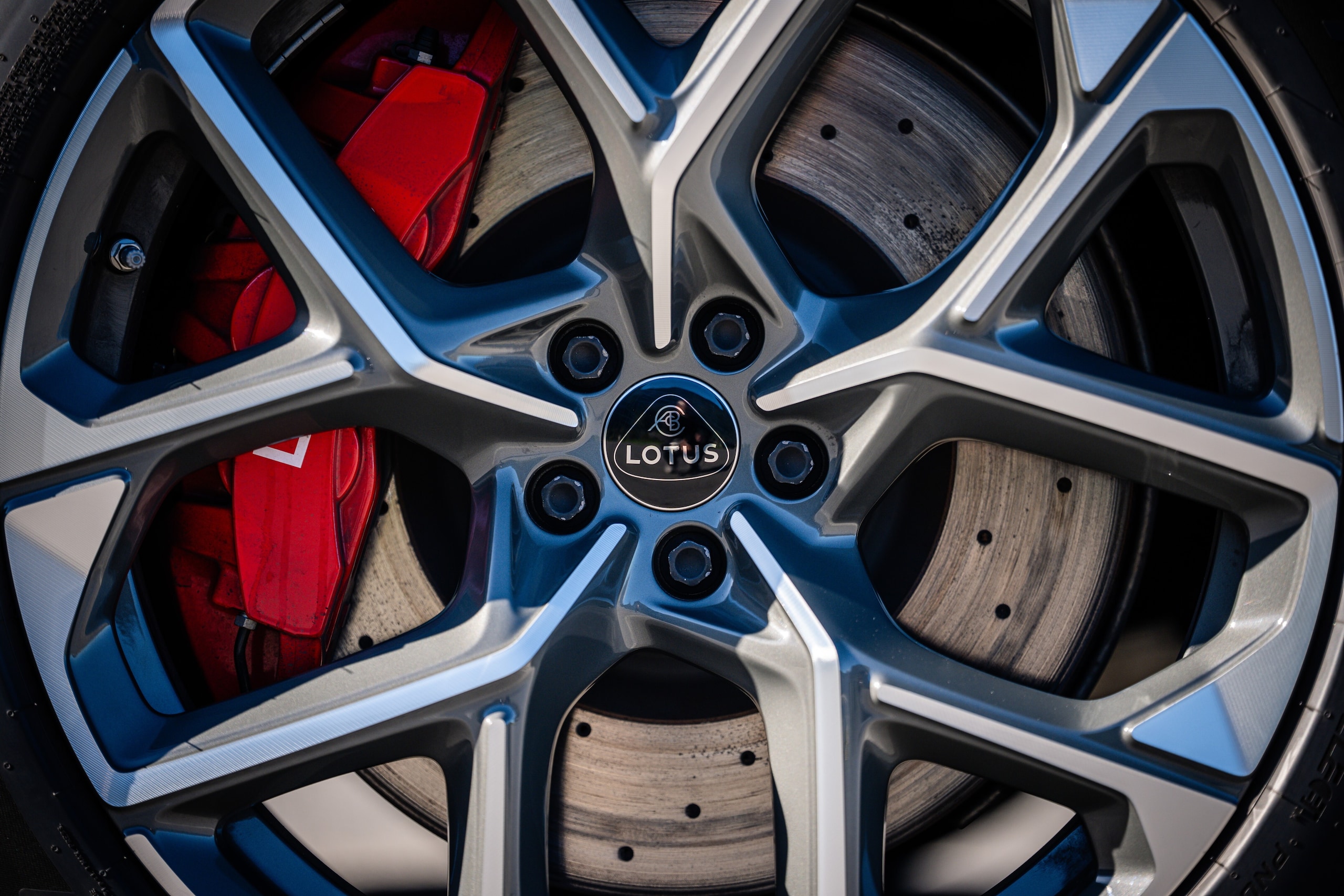 Lotus Eletre X, scocca la scintilla