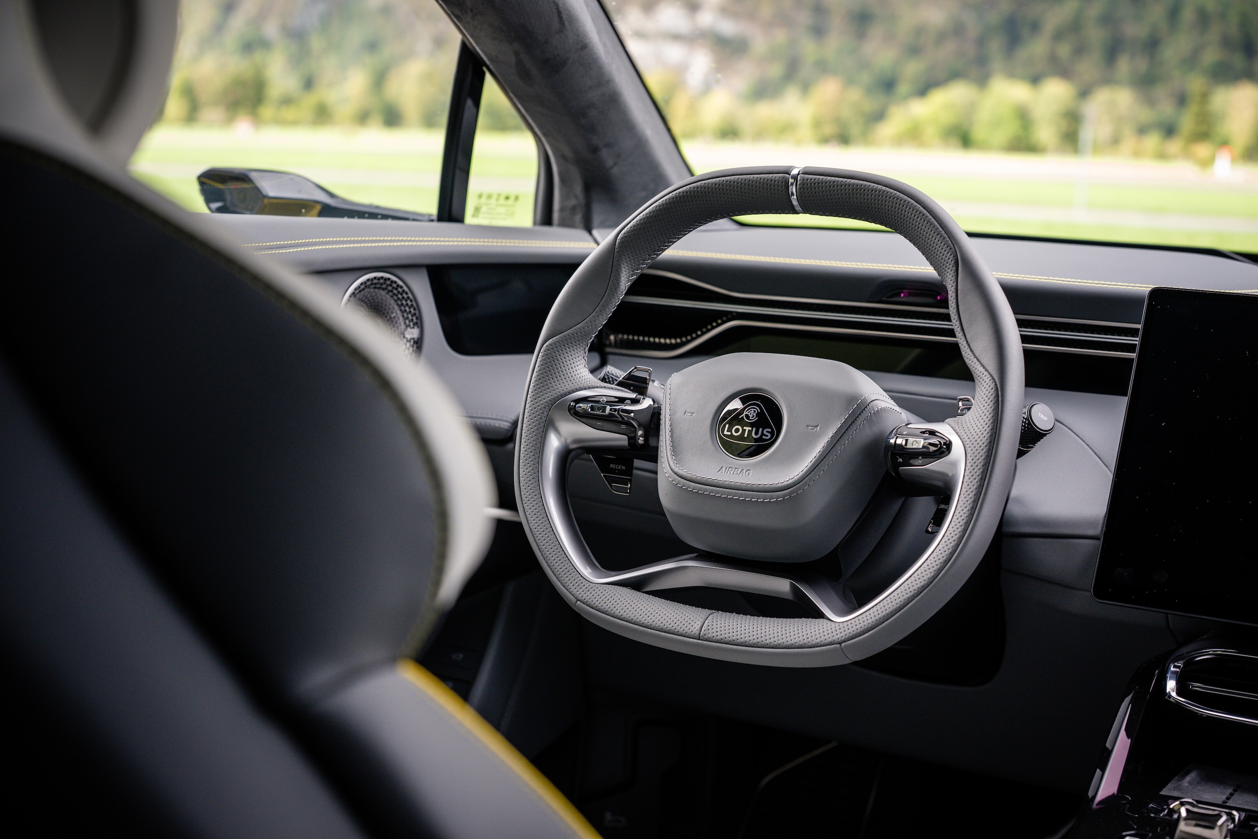Lotus Eletre X, scocca la scintilla