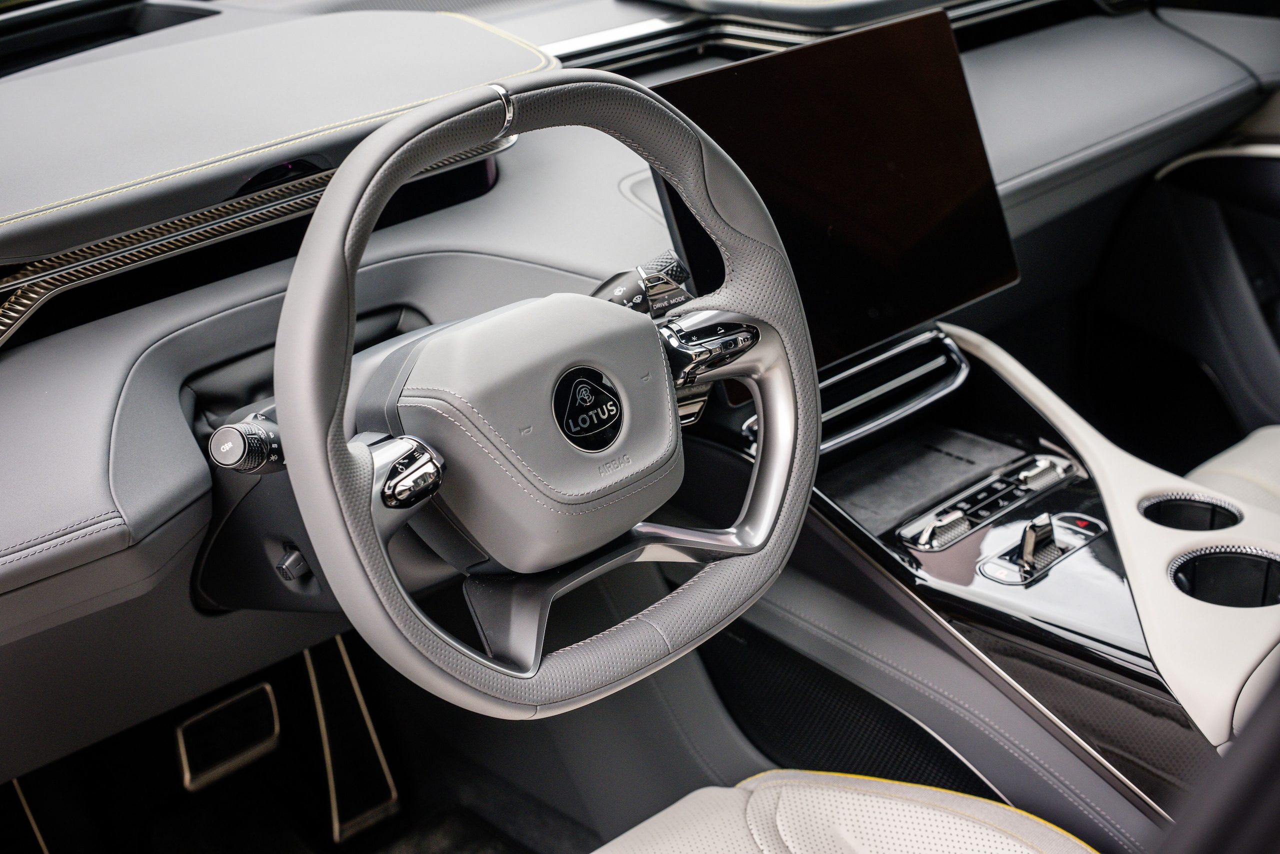 Lotus Eletre X, scocca la scintilla