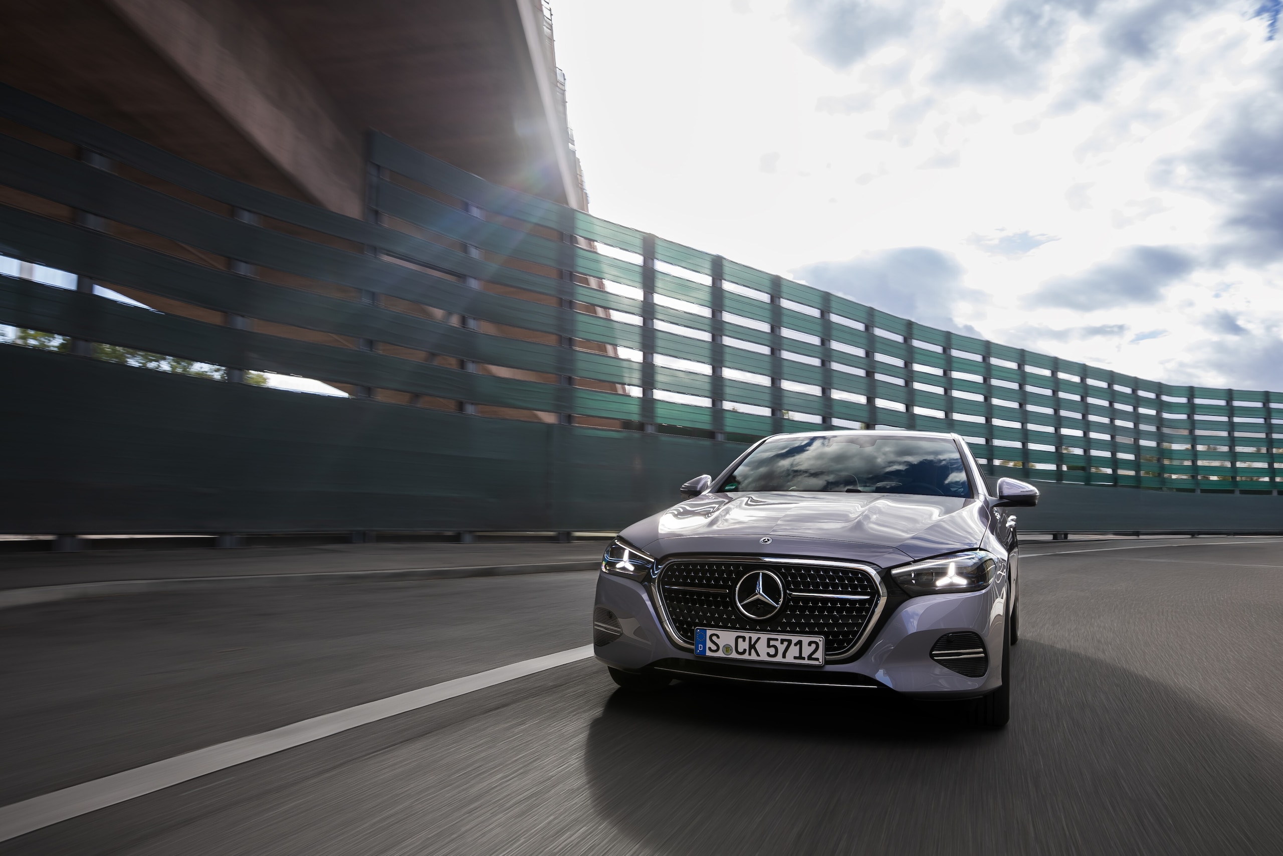 Mercedes-Benz Classe C 2026, nuovo vestito e tanta sostanza
