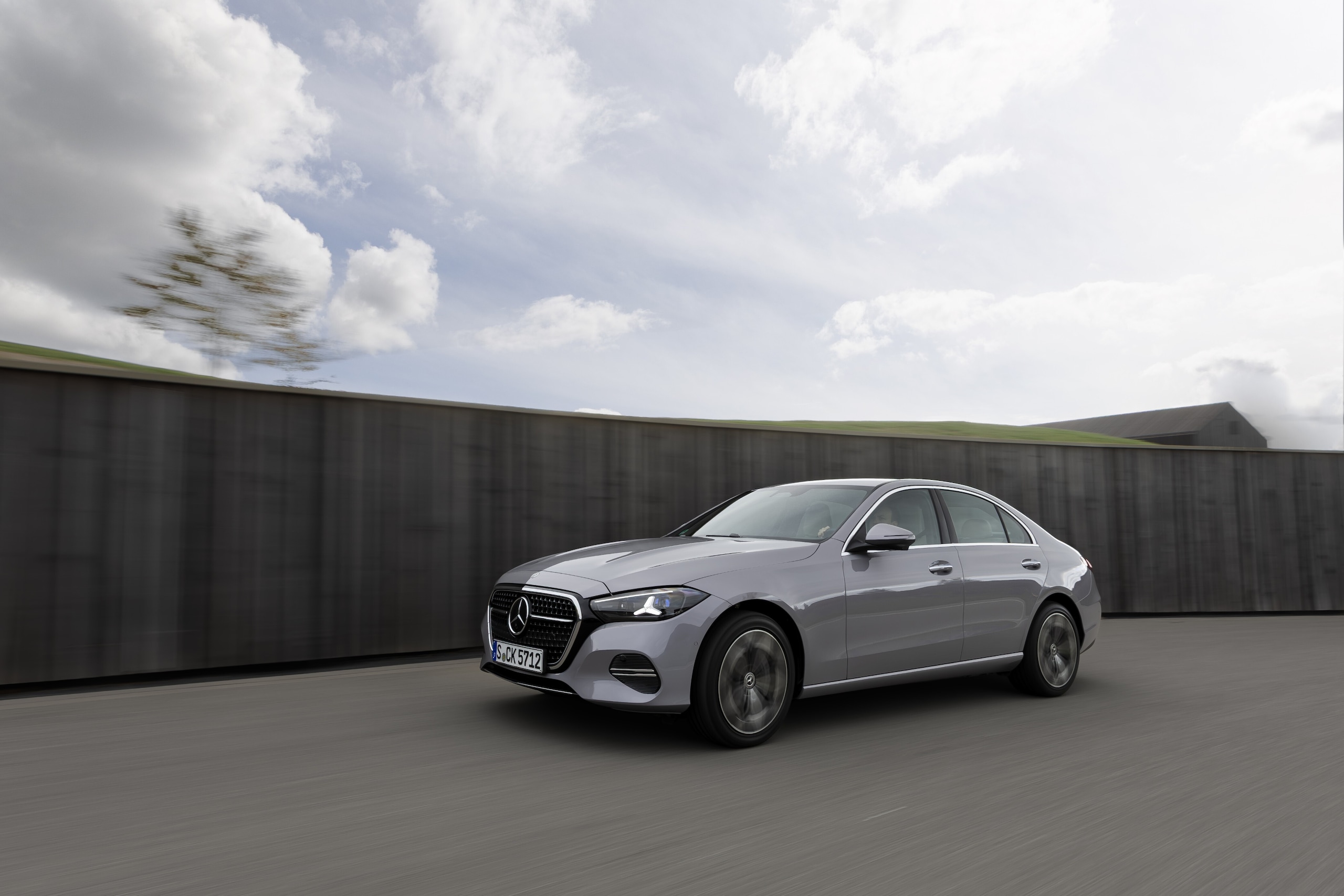 Mercedes-Benz Classe C 2026, nuovo vestito e tanta sostanza