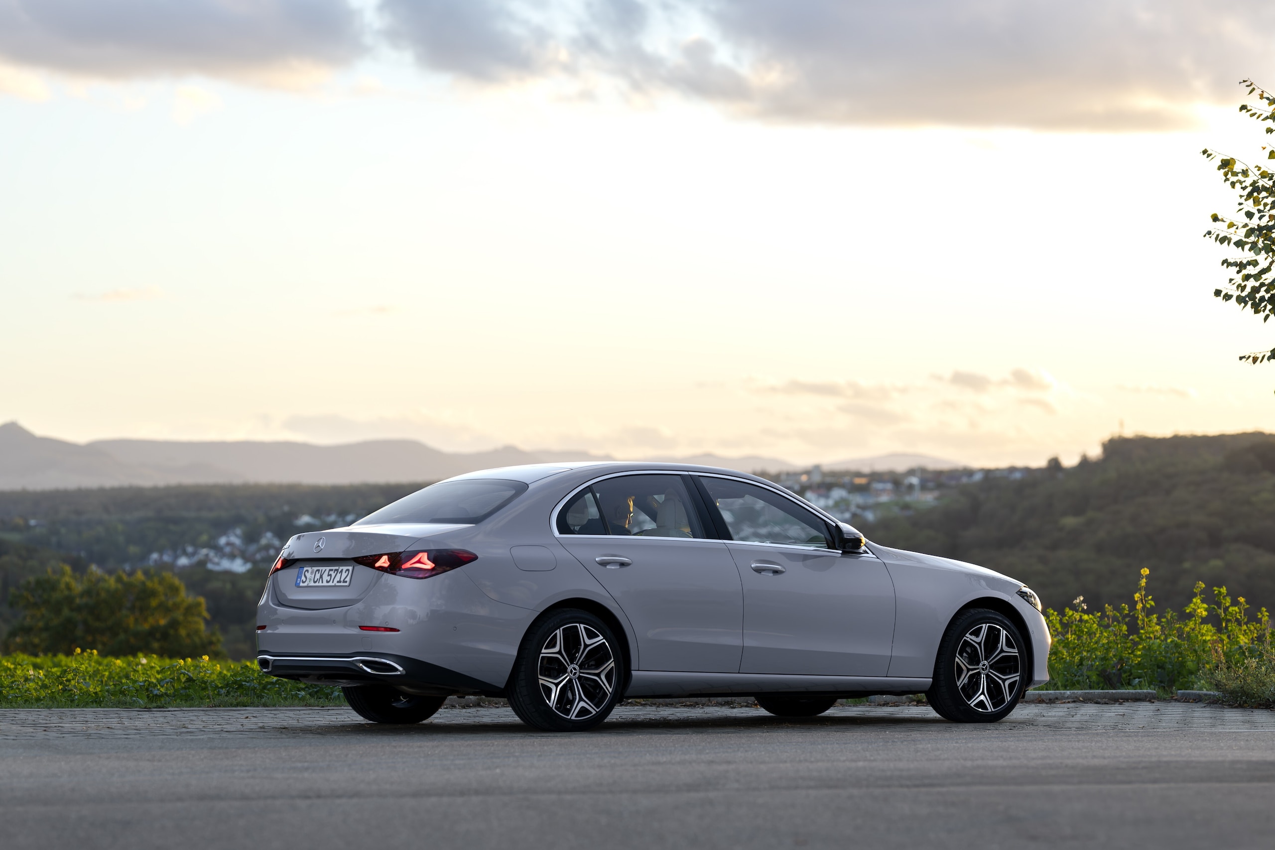 Mercedes-Benz Classe C 2026, nuovo vestito e tanta sostanza