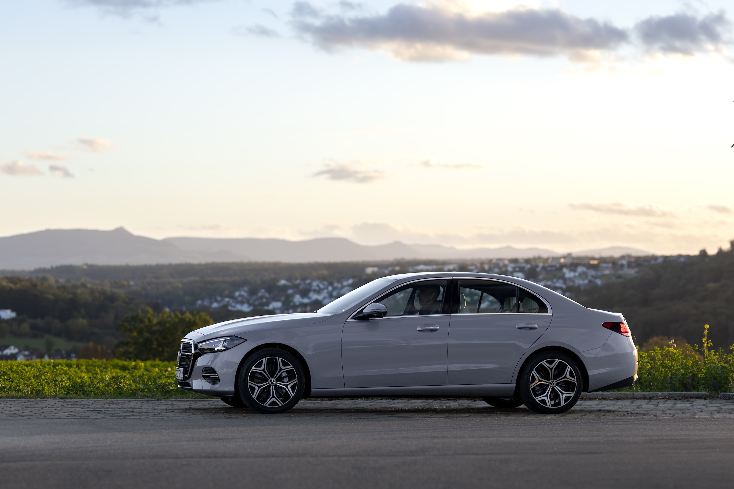 Mercedes-Benz Classe C 2026, nuovo vestito e tanta sostanza