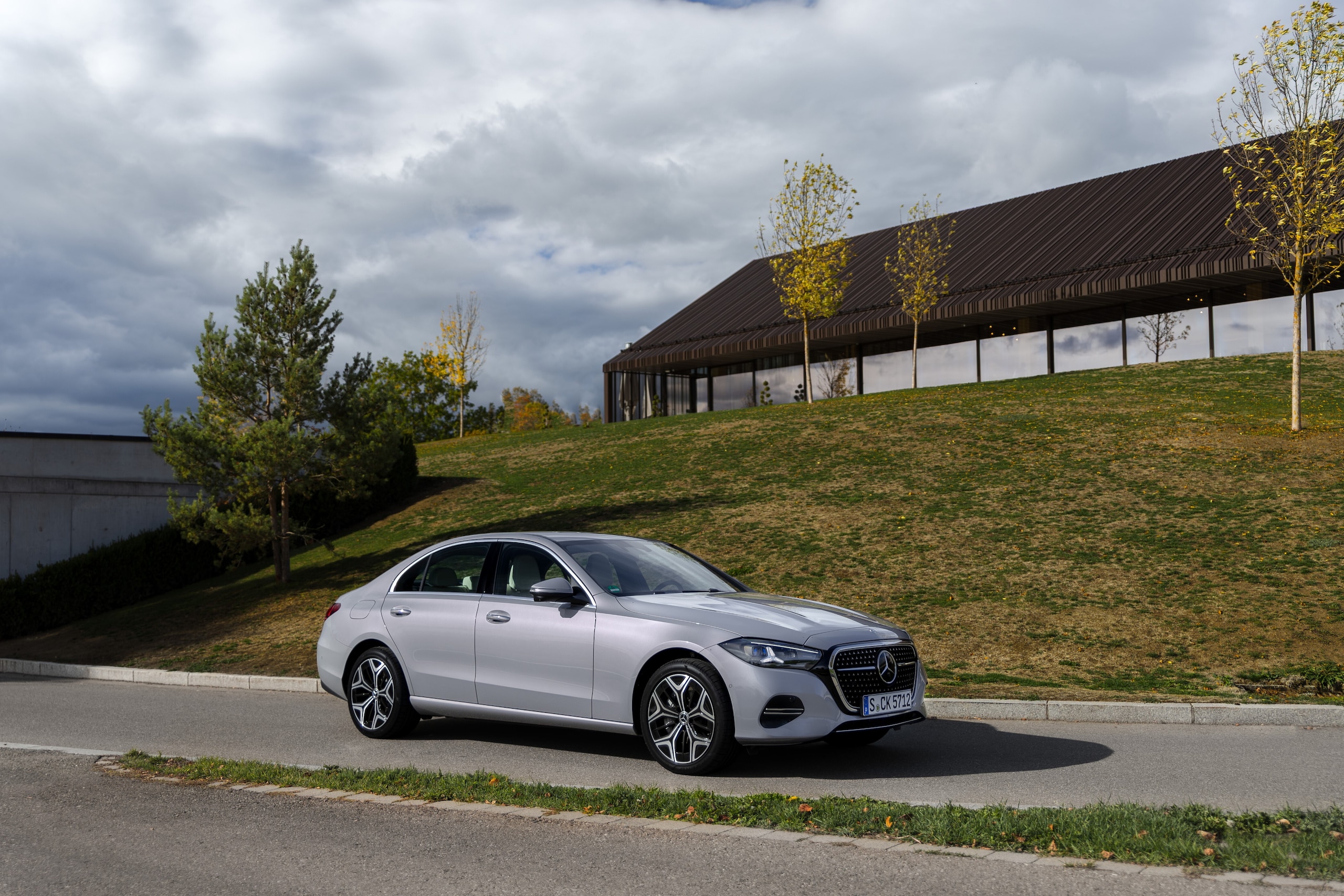 Mercedes-Benz Classe C 2026, nuovo vestito e tanta sostanza