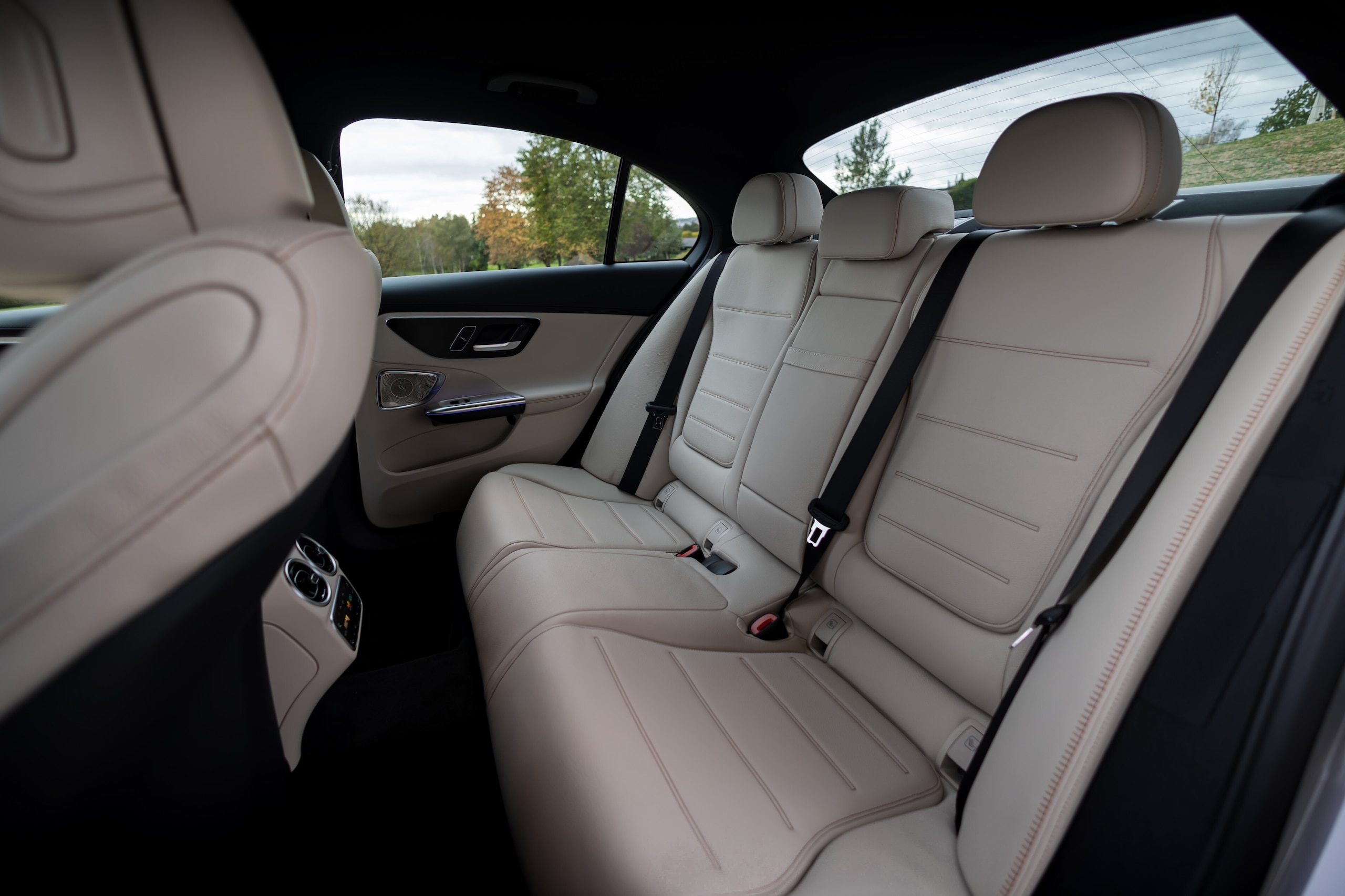 Mercedes-Benz Classe C 2026, nuovo vestito e tanta sostanza