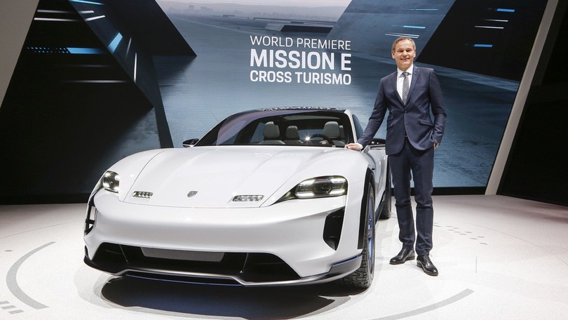 Porsche Taycan Cross Turismo aspetterà il 2021