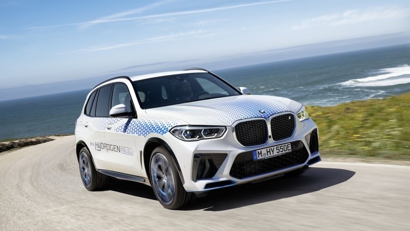 BMW iX5 Hydrogen, novità fuel cell