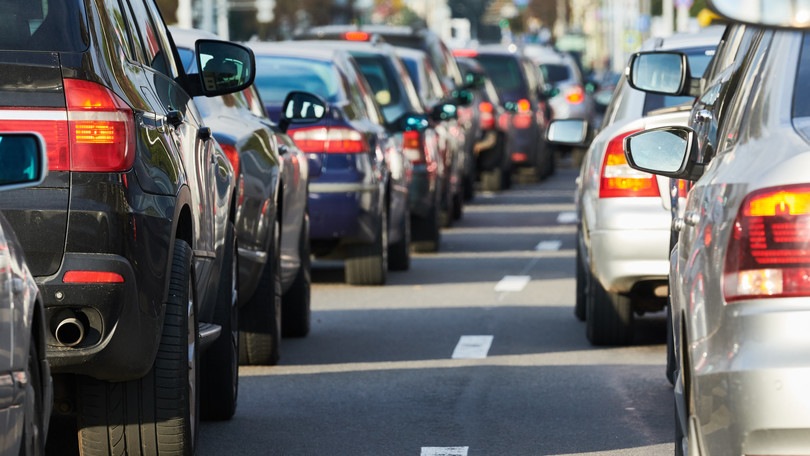 Auto, l’Italia dice stop alle endotermiche entro il 2035