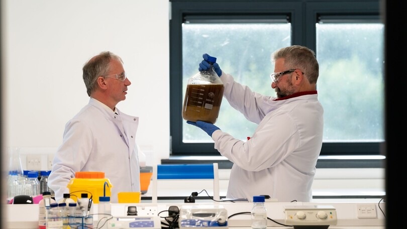 Benzina troppo cara? Pazza idea, in Scozia pensano al whisky