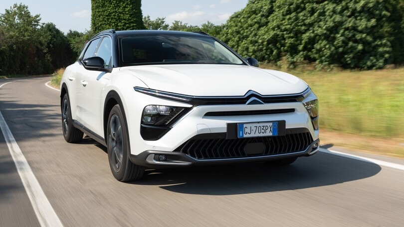 Su Auto in edicola: Citroen C5 x, lo "squalo" è tornato