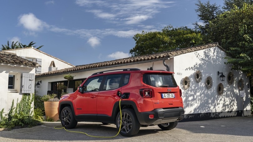 Auto Speed Date: perché l'elettrificazione frena nonostante gli incentivi?