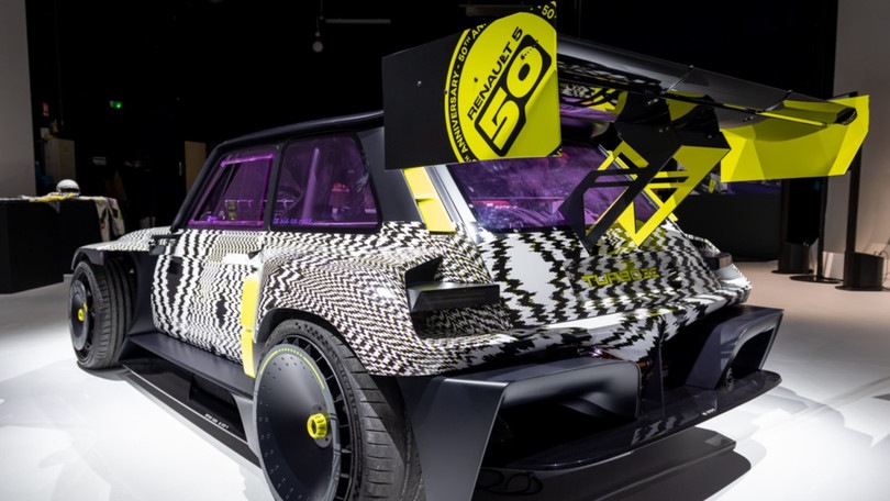 Renault R5 Turbo 3E, faccia a faccia con l'elettrica esagerata