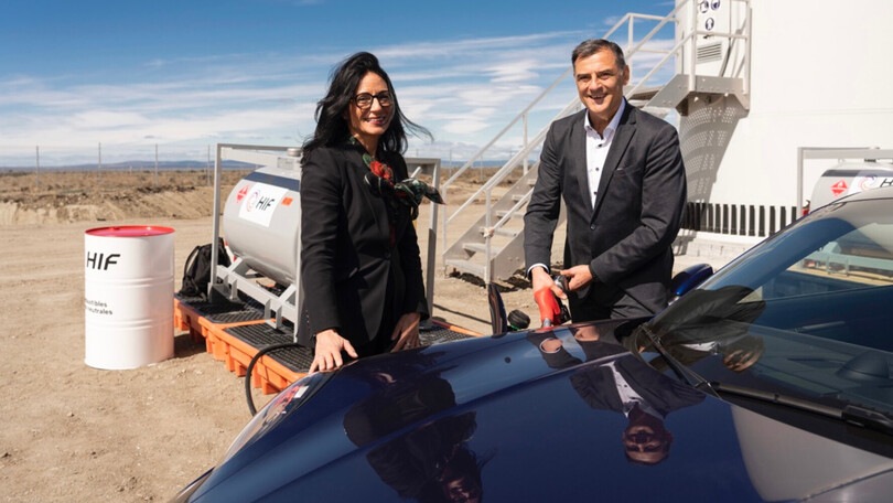 Porsche via alla produzione di e-fuel in Cile, la guerra del prezzo