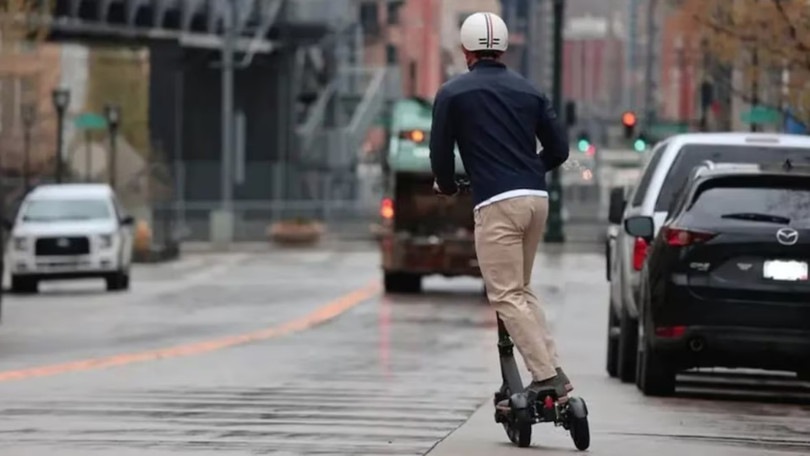 Auto Speed Date: Parigi dice addio ai monopattini, una strada da seguire?