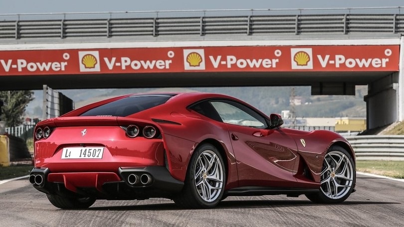 Ferrari F167, l'erede della 812 Superfast avvistata a Maranello
