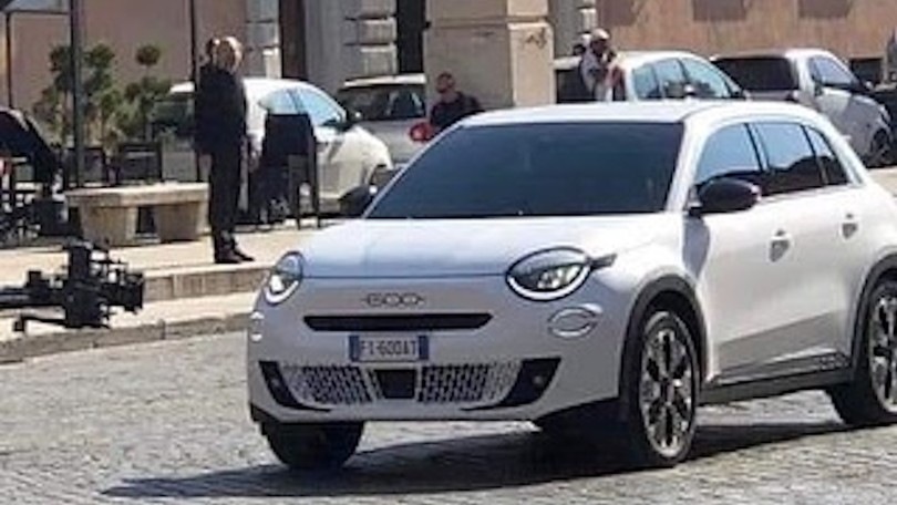 Nuova Fiat 600 senza misteri, eccola su strada a Roma