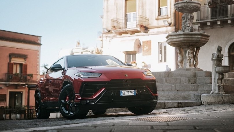Lamborghini Urus PHEV, ecco quando arriva quella con il V8