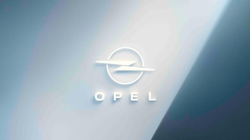 Opel: il nuovo logo “Blitz” come simbolo di una conversione full electric