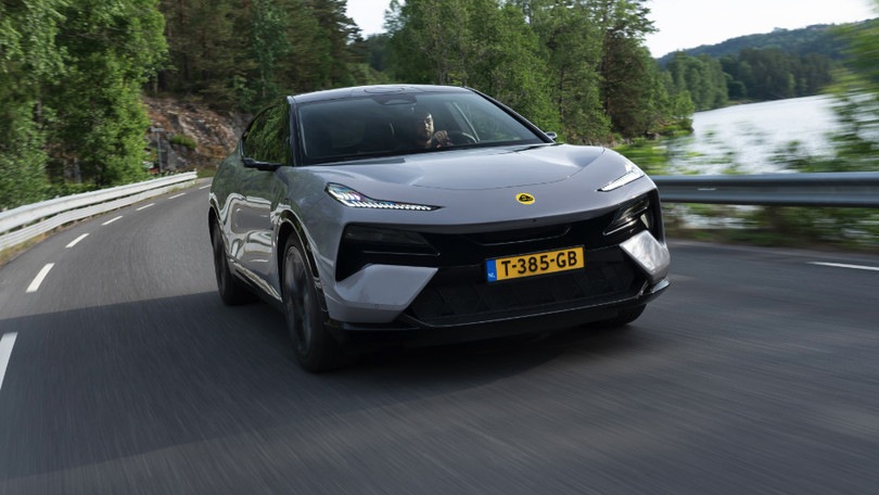 Lotus Eletre, la prova: provate a inseguirmi!