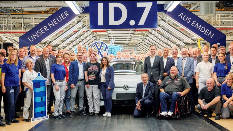 Volkswagen ID.7, parte la produzione dell'ammiraglia anti Tesla