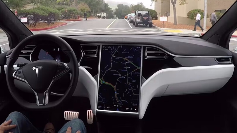Tesla, il mistero del full self driving in Europa