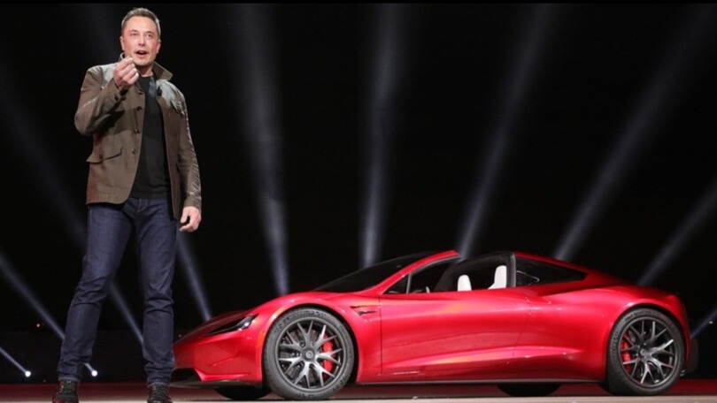 Musk: "Combustibili fossili necessari a breve e medio termine"
