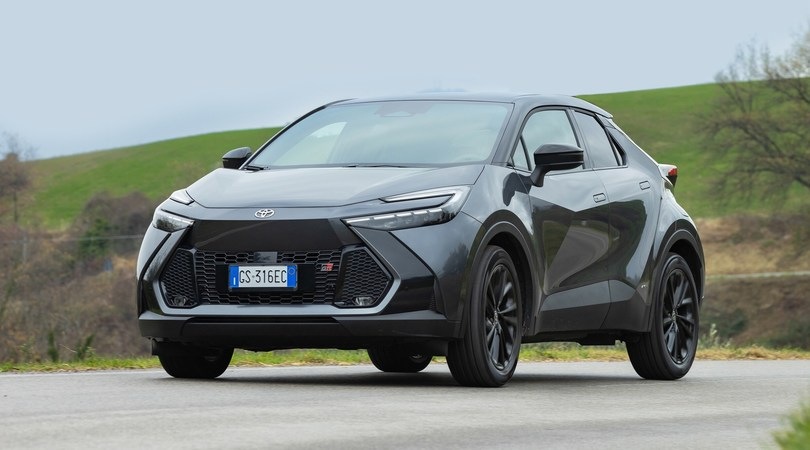 Nuova Toyota C-HR 2.0 AWD-I GR Sport, la prova