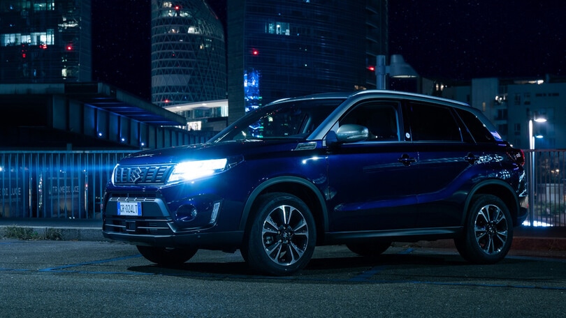 Suzuki Vitara Yoru, il Suv blu notte