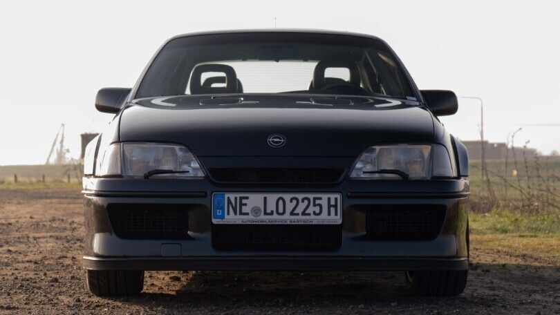All'asta un'Opel Omega semi nuova: si tratta di un'auto rarissima