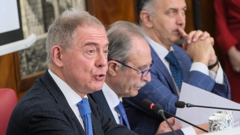 Partono i tavoli su Stellantis, Urso invita a “presentare un piano chiaro”