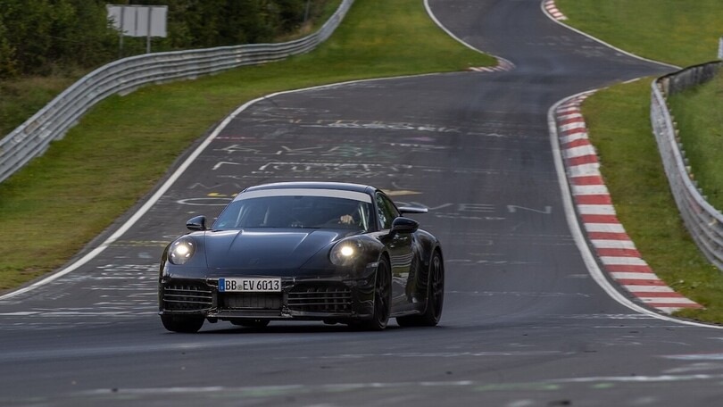 Porsche 911 ibrida verso il debutto, è 9" più veloce della Carrera S