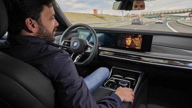BMW, Serie  7 ha l'ADAS del Livello 2 senza mani sul volante