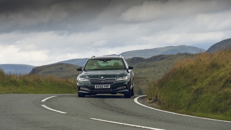 Skoda Superb Sleeper Edition, assetto e cavalli da sportiva