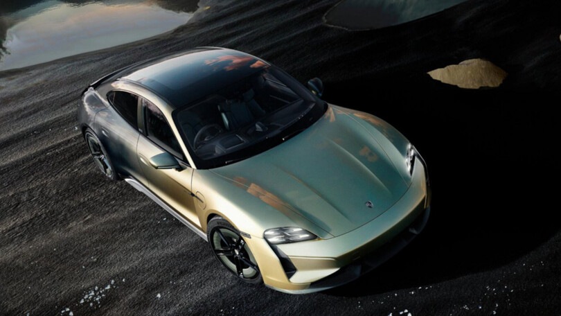 Taycan Turbo S Celestial Jade, una Porsche specialissima