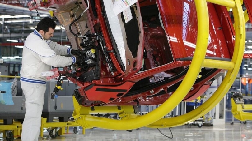 Stellantis, tagli alla produzione il primo passo verso gli obiettivi 2025