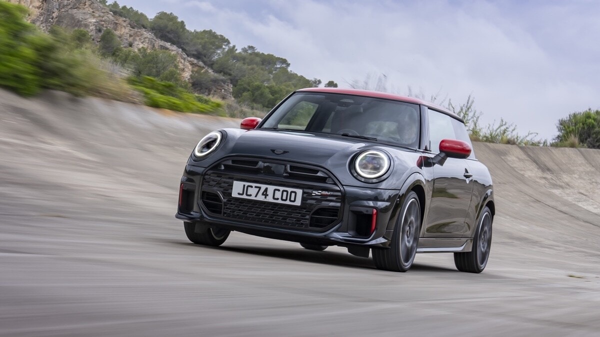 Nuova Mini JCW benzina, sorpresa: i cavalli non aumentano