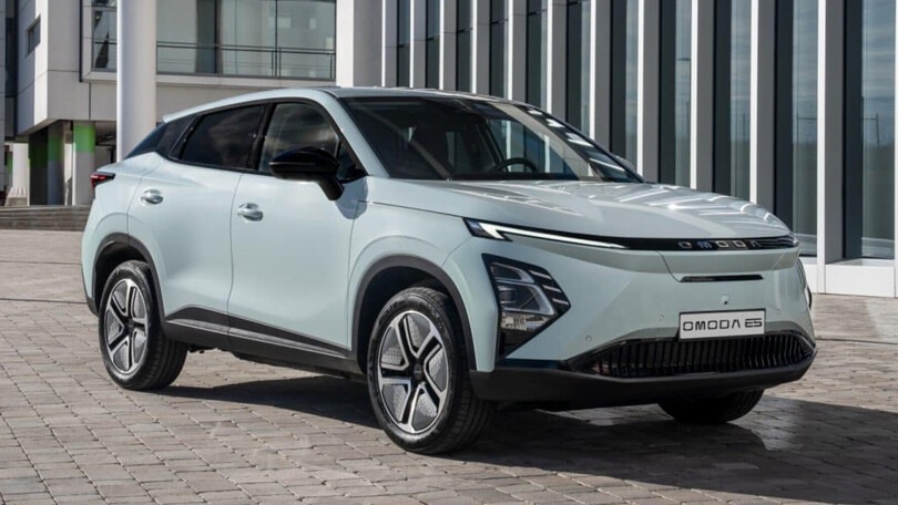 Omoda 5 EV, prezzo e caratteristiche della versione elettrica