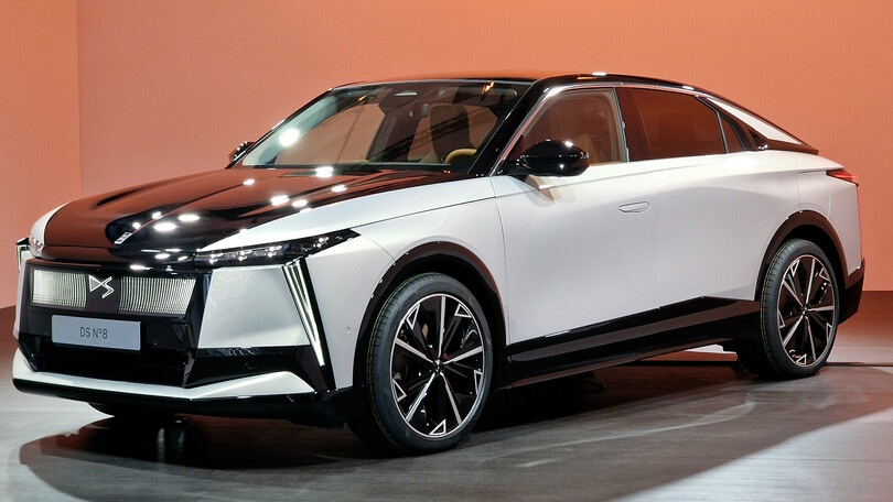 DS N°8, svelata l'elettrica da 750 km di autonomia