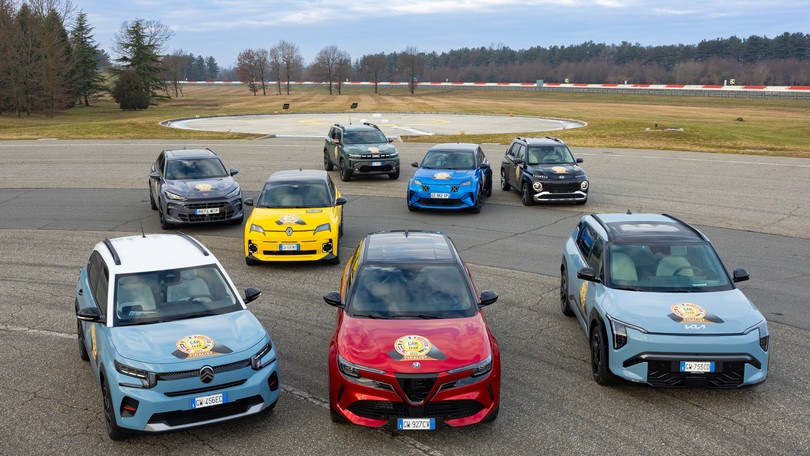 Auto dell'Anno 2025, le 7 finaliste in pista a Balocco