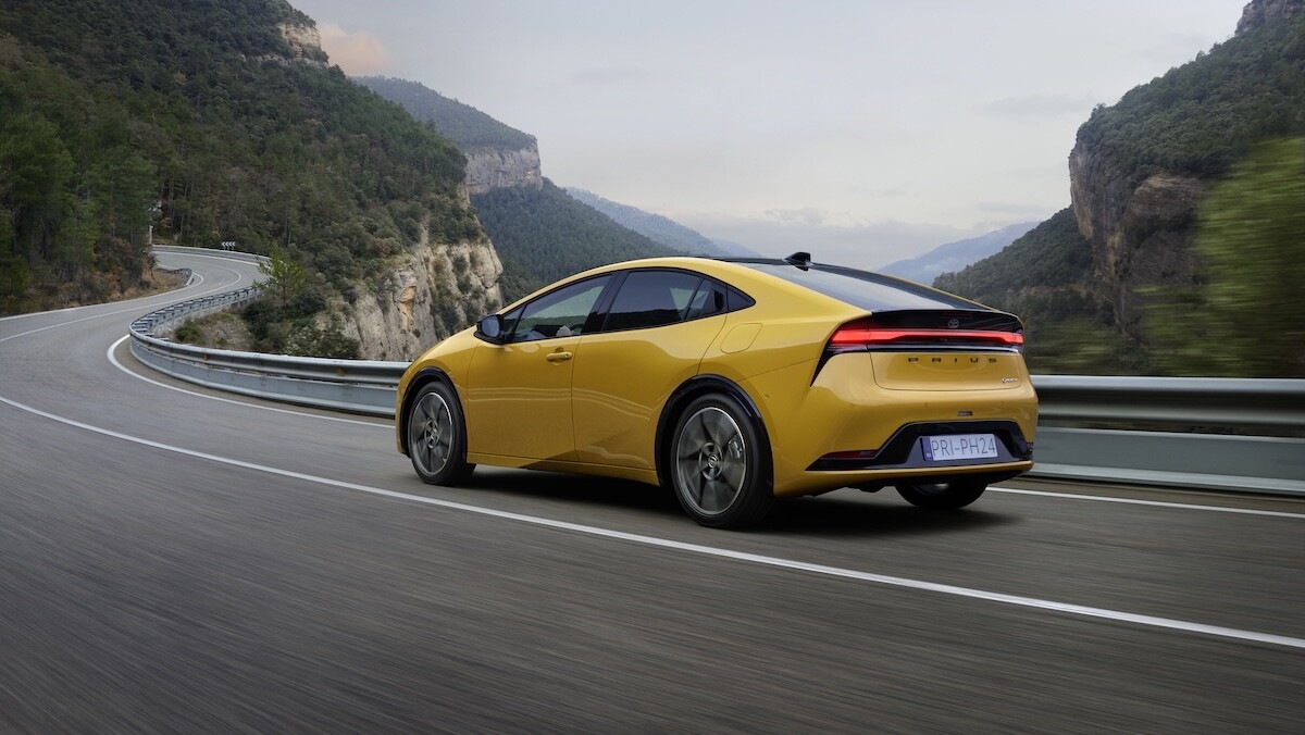 Toyota Prius ibrida plug-in 2025, debutta il geofencing