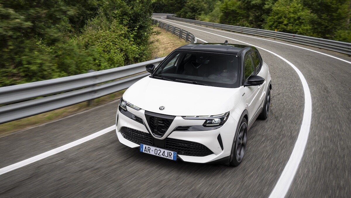 Alfa Romeo Junior Q4 ibrida arriva in Italia: i prezzi e la promozione