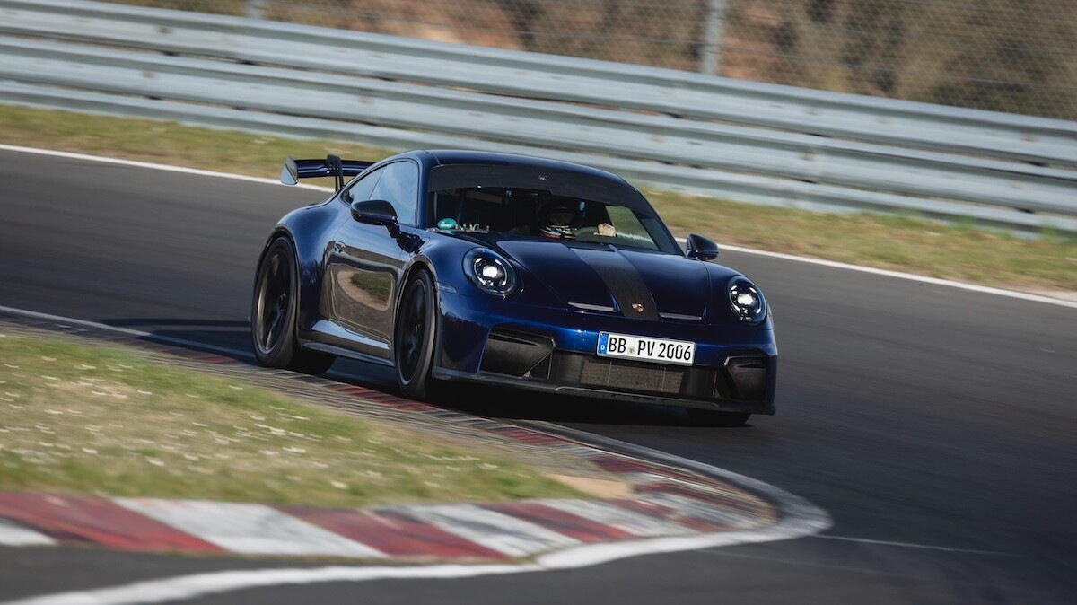 Giro da manuale al Nurburgring: Porsche 911 GT3 è la più veloce 