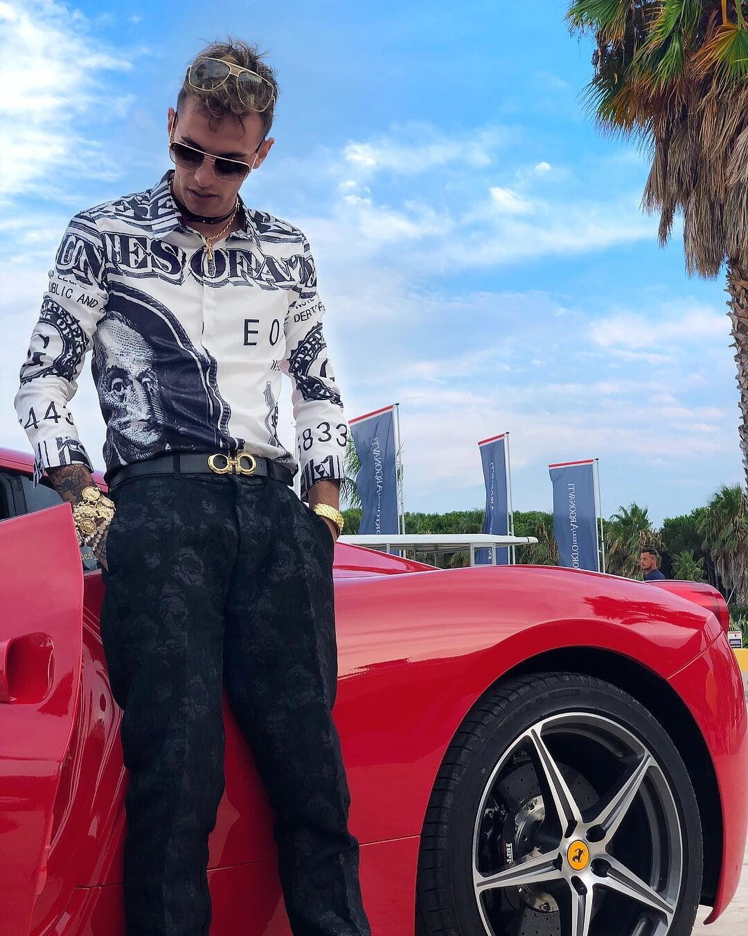 Achille Lauro, amor... per le auto: dal super Suv alla Ferrari
