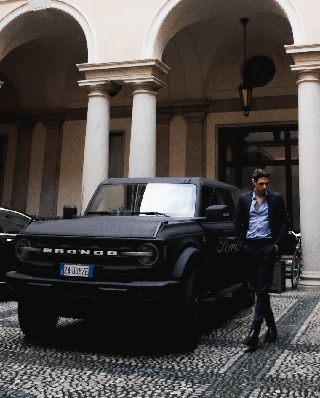 Achille Lauro, amor... per le auto: dal super Suv alla Ferrari