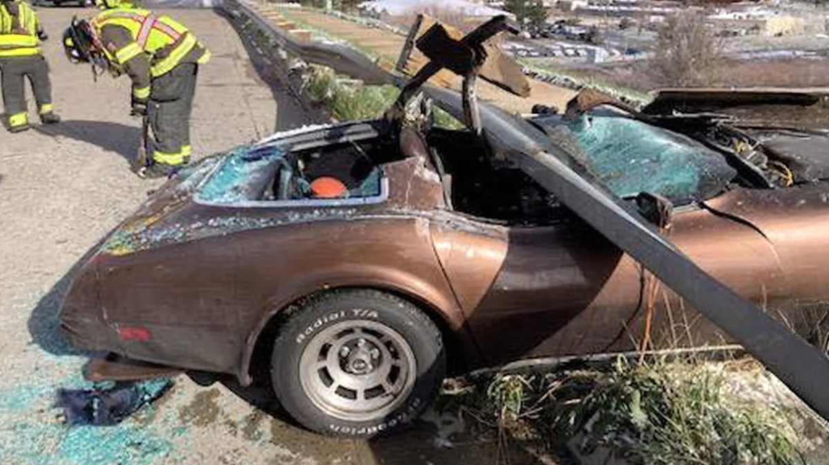 Spaventoso incidente in Corvette: conducente vivo per miracolo