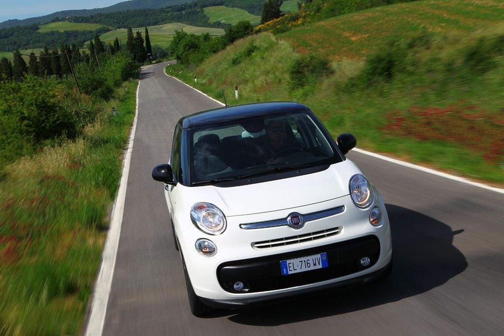 Papa Francesco, le auto: la 500L, la Lambo in beneficenza e la Papamobile "green"