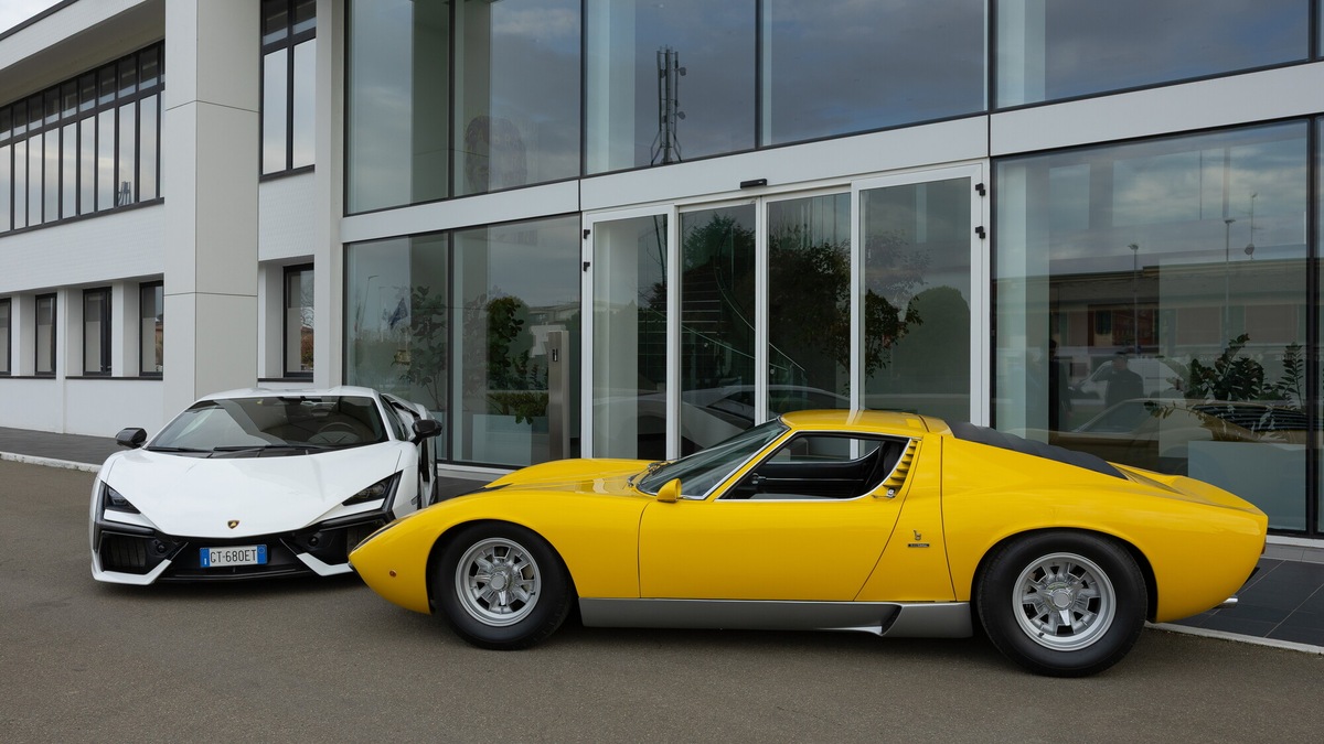 Lamborghini, la prova esclusiva: V12 for ever