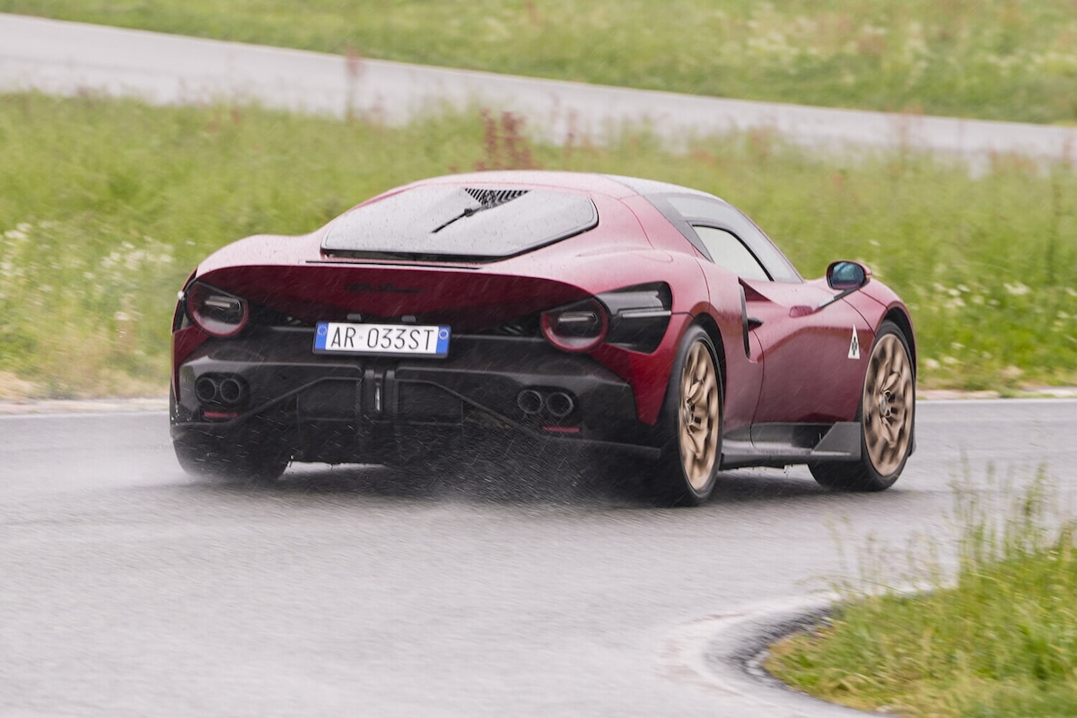 Alfa Romeo 33 Stradale, emozioni in pista