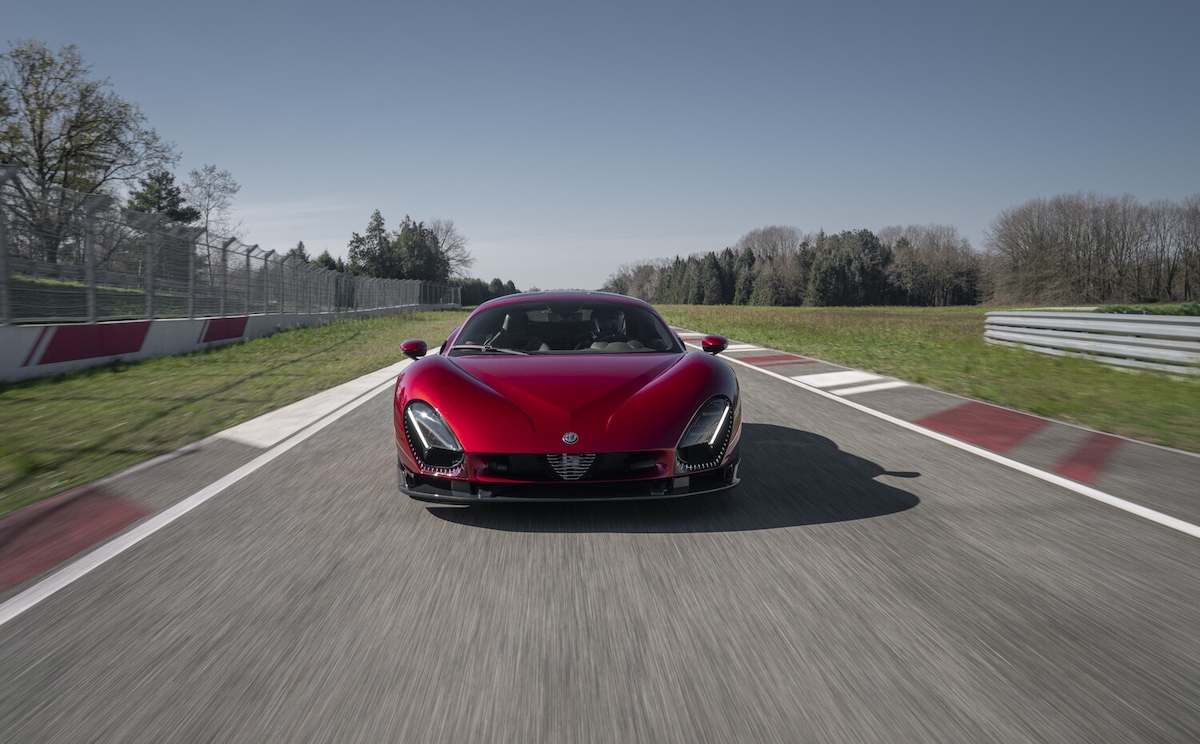 Alfa Romeo 33 Stradale, emozioni in pista